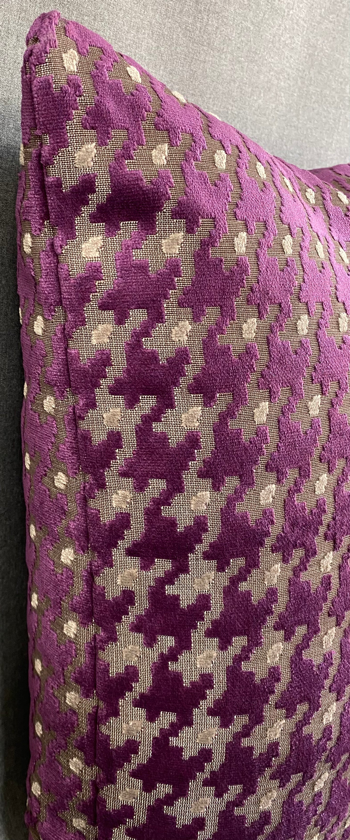 Luxury Pillow - 24" x 24" - Houndstooth Royal