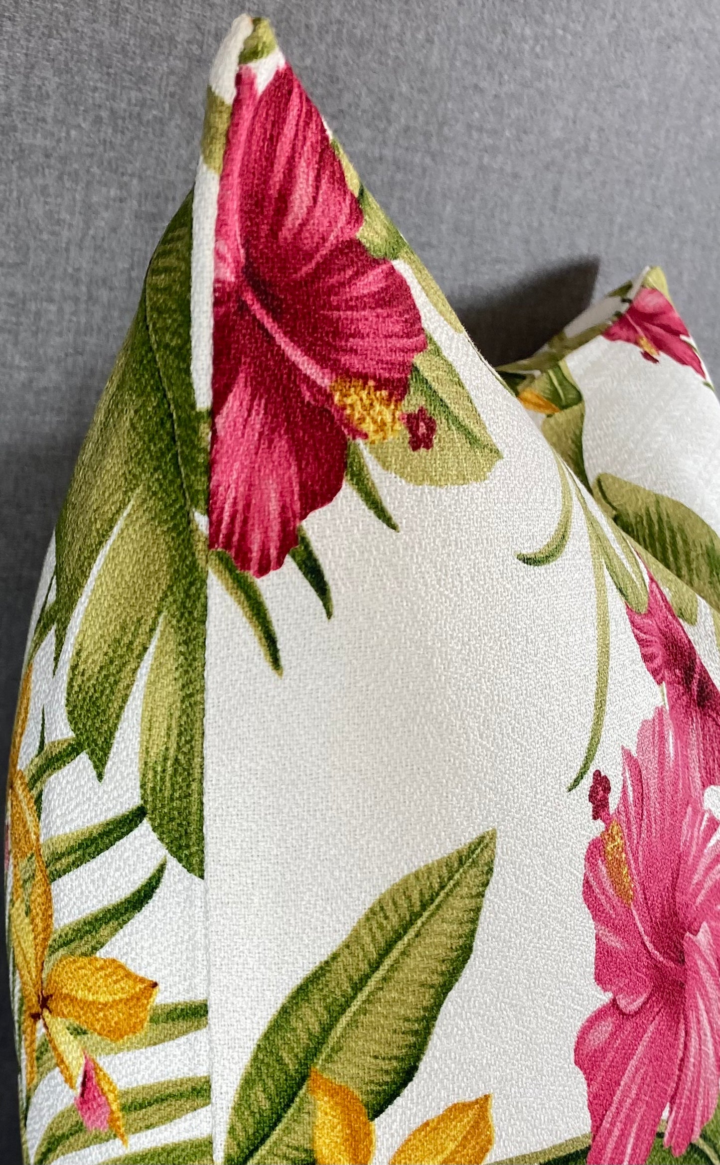 Luxury Pillow - 24" x 24" - Maui