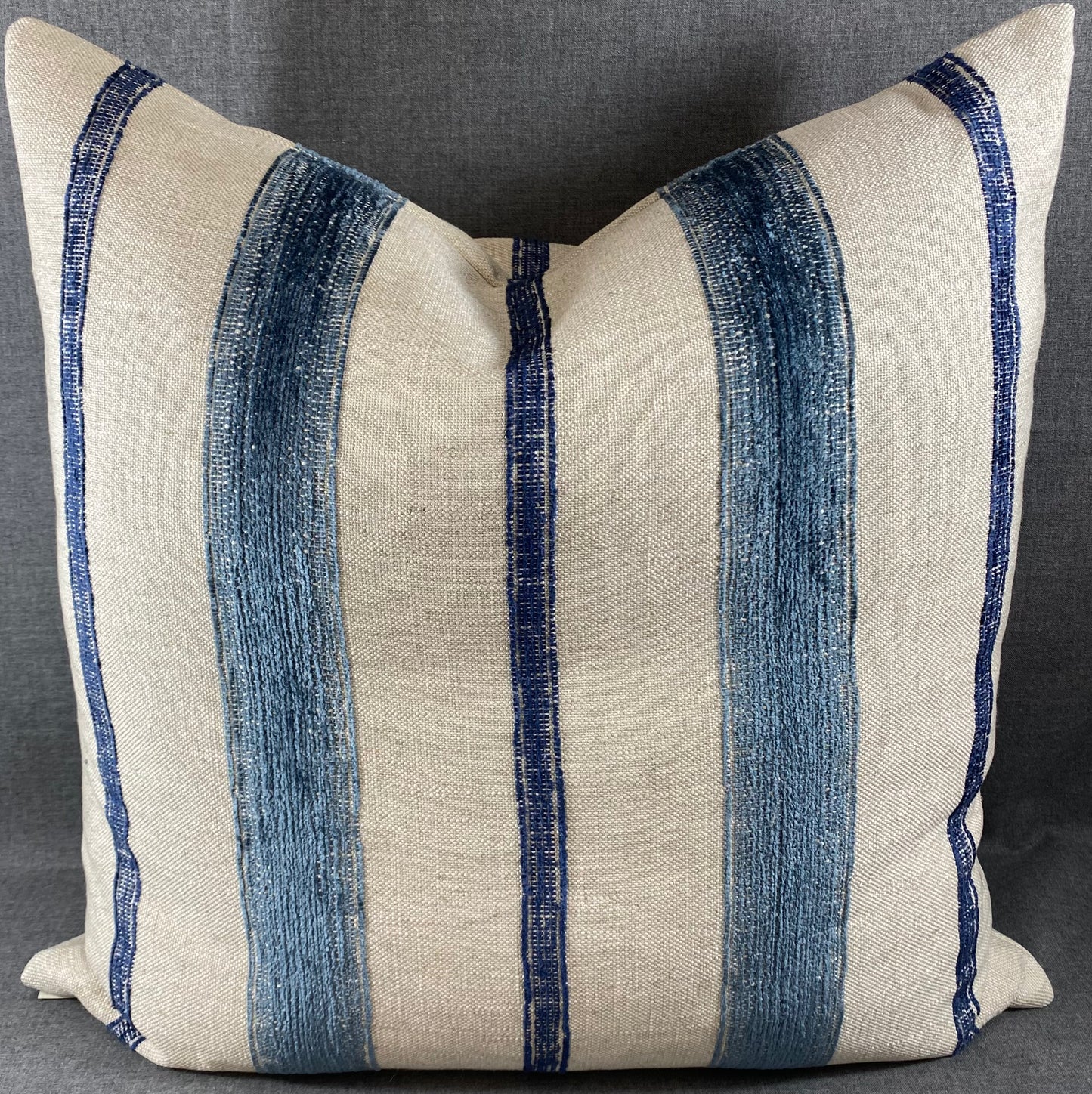 Luxury Pillow - 24" x 24" - Lindor- Mineral