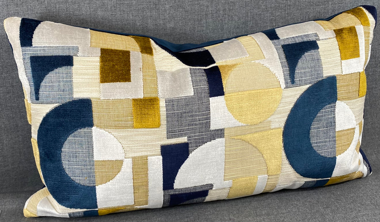 Sandusky Lumbar- 24" x 14"