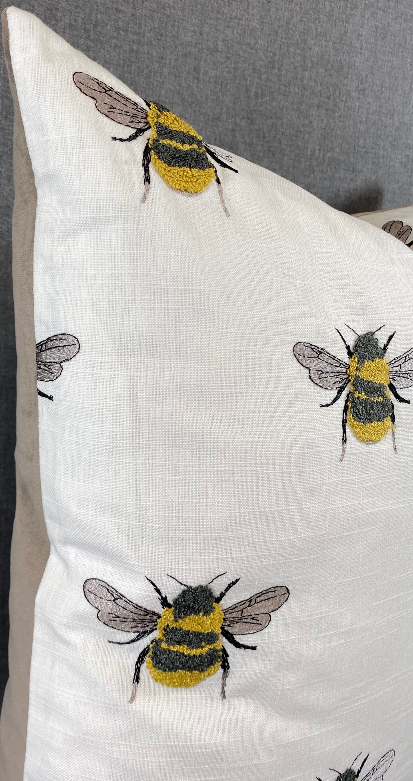 Luxury Pillow - 24" x 24" - Busy Bee-White