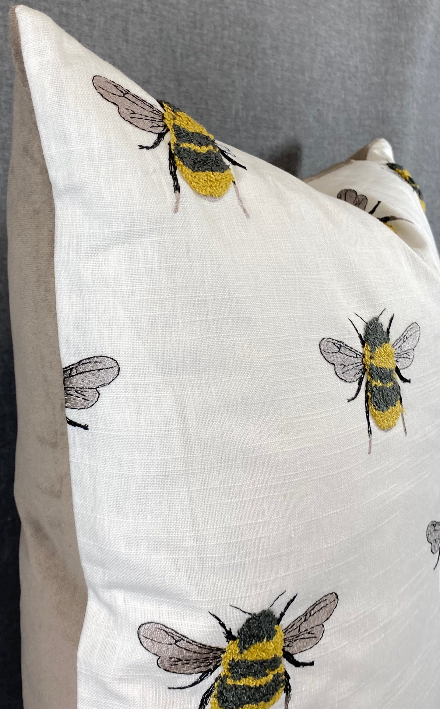 Luxury Pillow - 24" x 24" - Busy Bee-White
