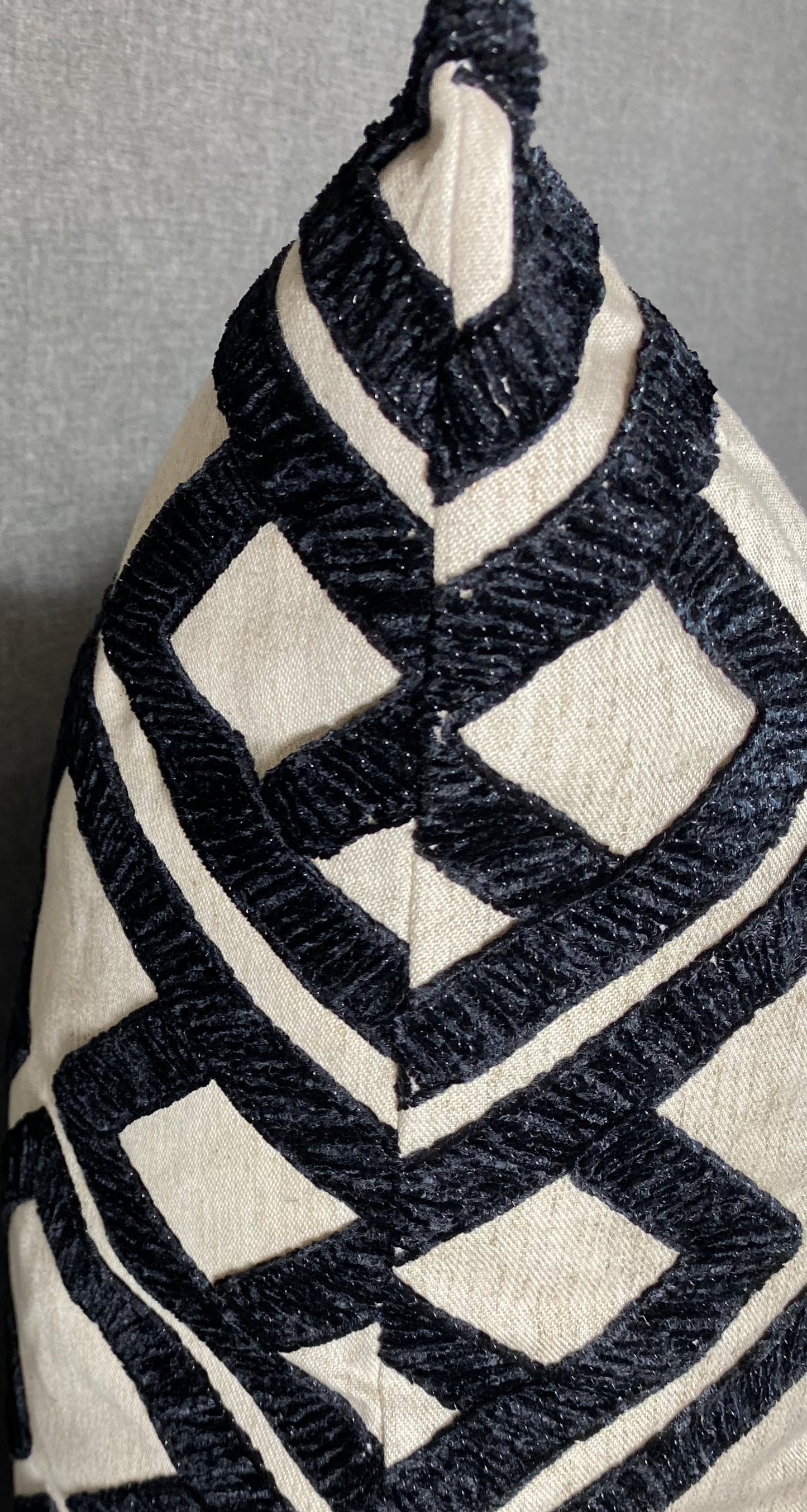 Luxury Pillow 24" x 24"- Accolade Onyx
