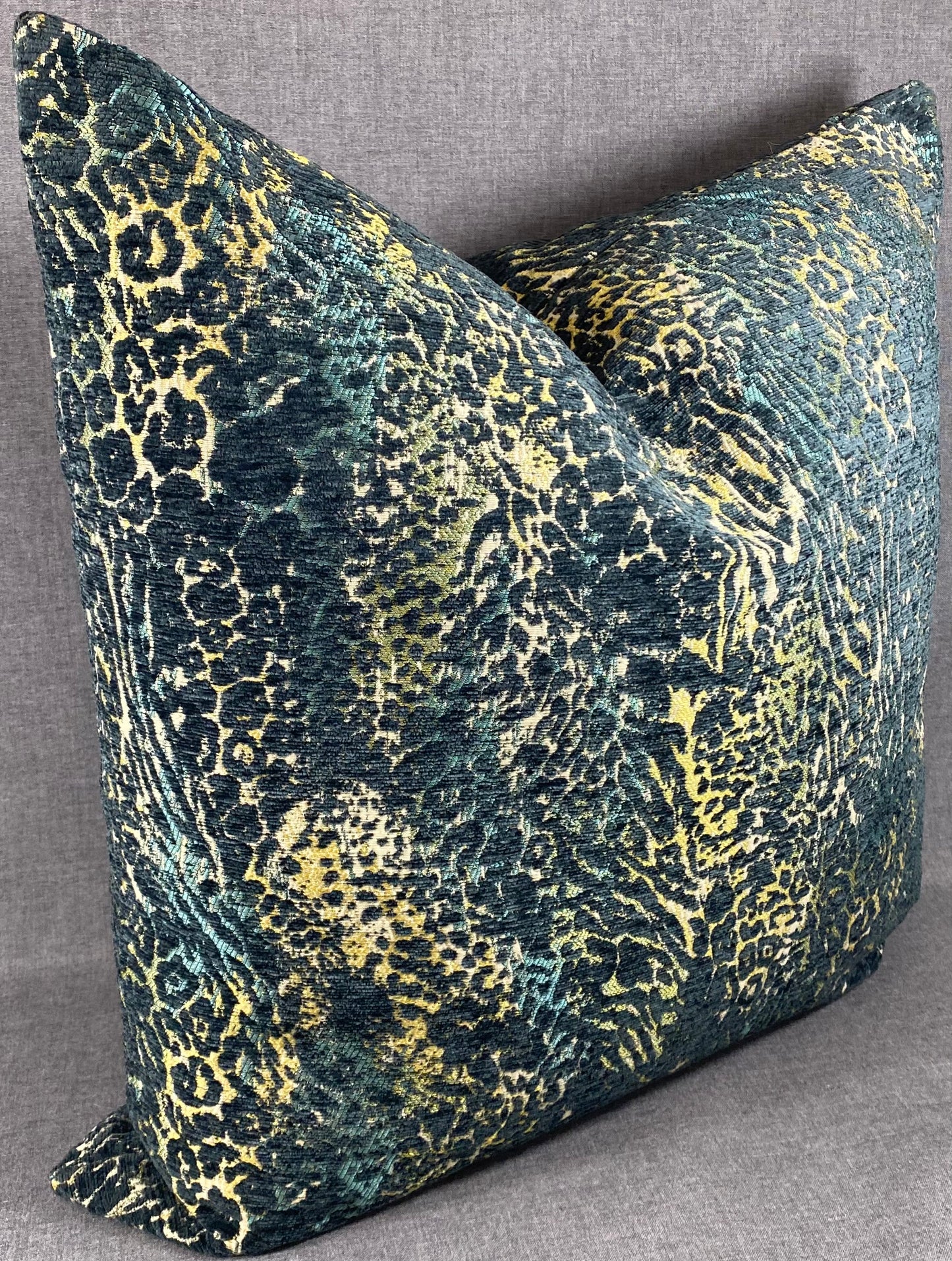 Luxury Pillow - 24" x 24" - Jumanji-Mirage