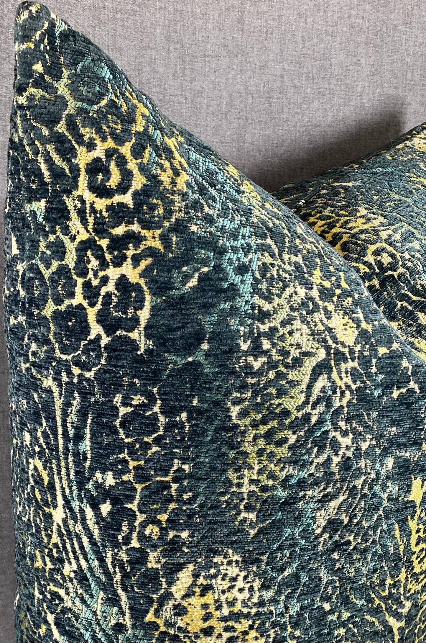 Luxury Pillow - 24" x 24" - Jumanji-Mirage