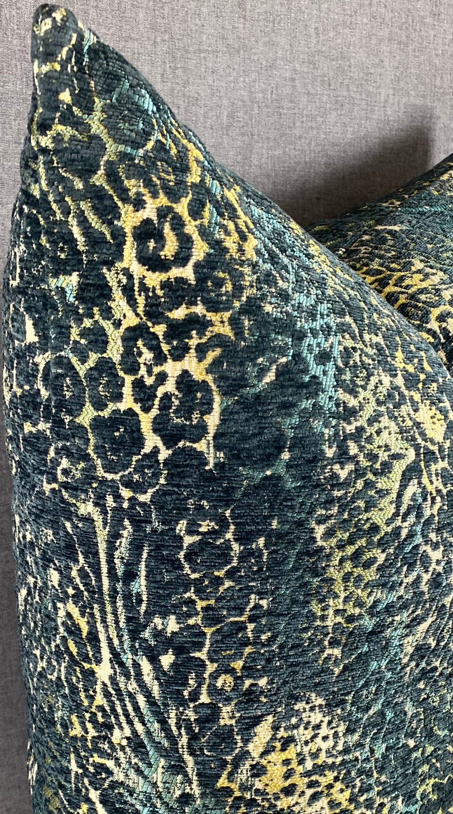 Luxury Pillow - 24" x 24" - Jumanji-Mirage
