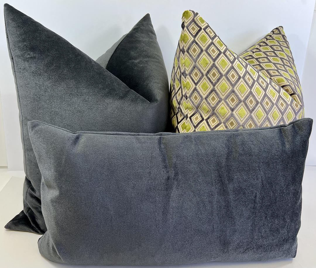 Luxury Pillow – 24" × 24" – Lime Diamond