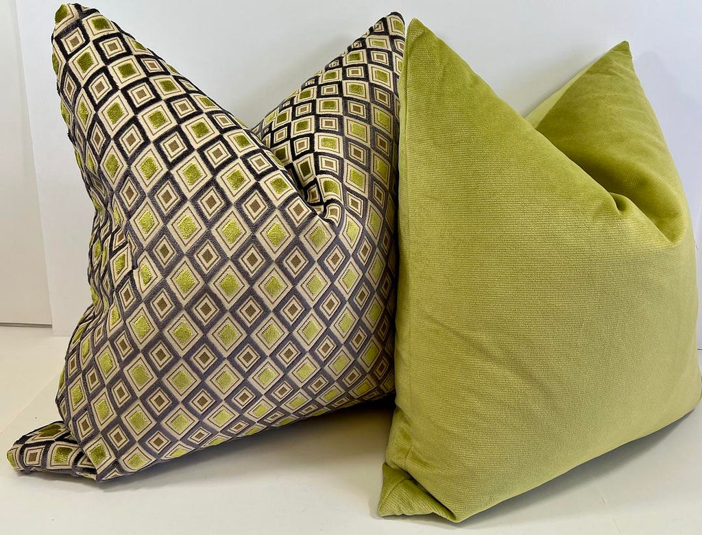 Luxury Pillow – 24" × 24" – Lime Diamond