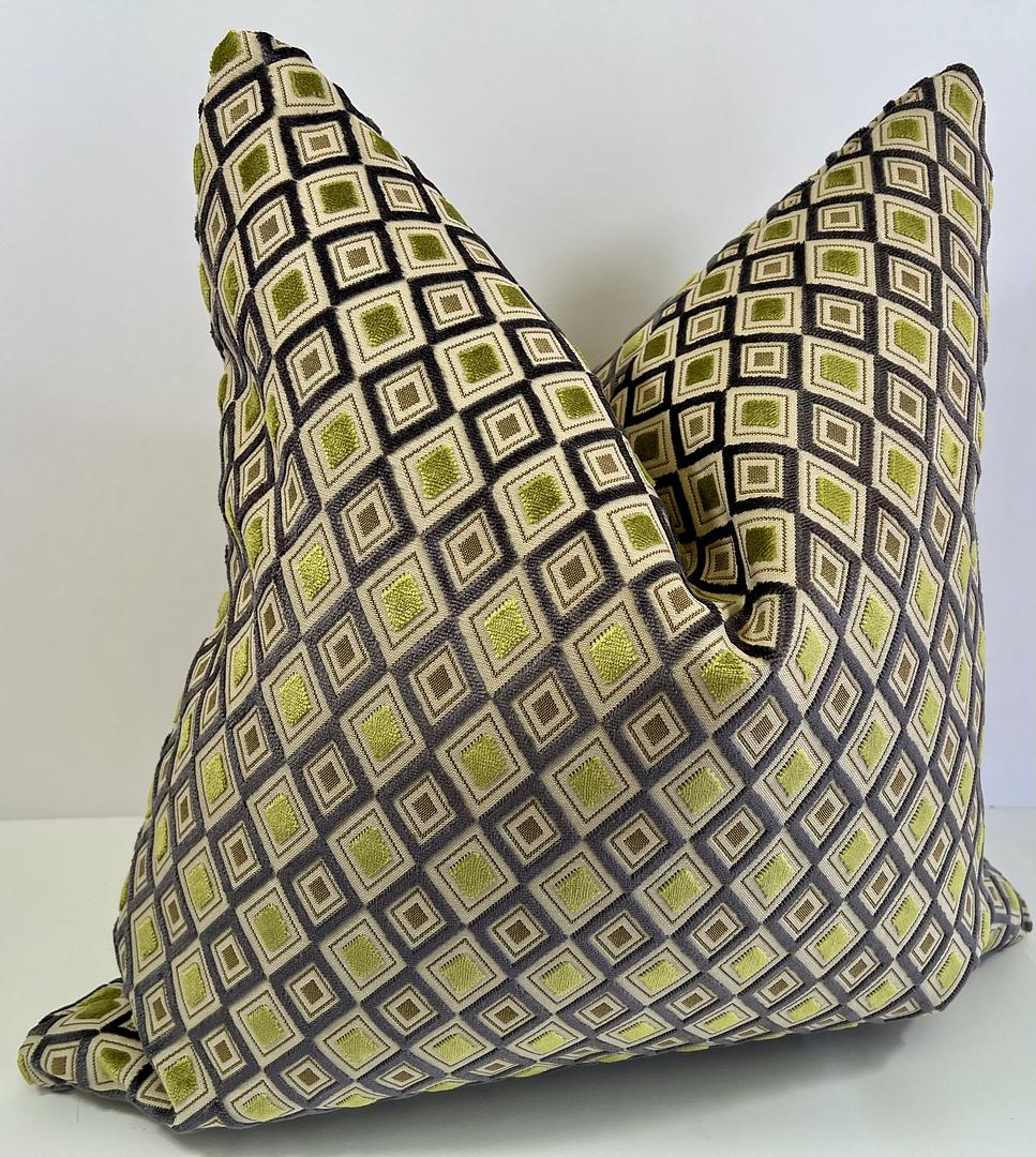 Luxury Pillow – 24" × 24" – Lime Diamond