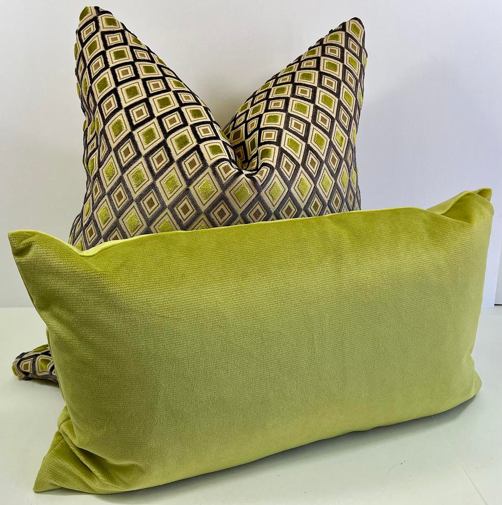 Luxury Pillow – 24" × 24" – Lime Diamond