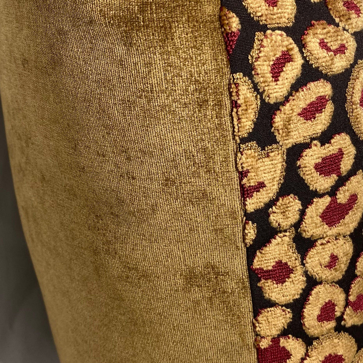 Cheetah Ruby – 24" × 24" Luxury Square Pillow