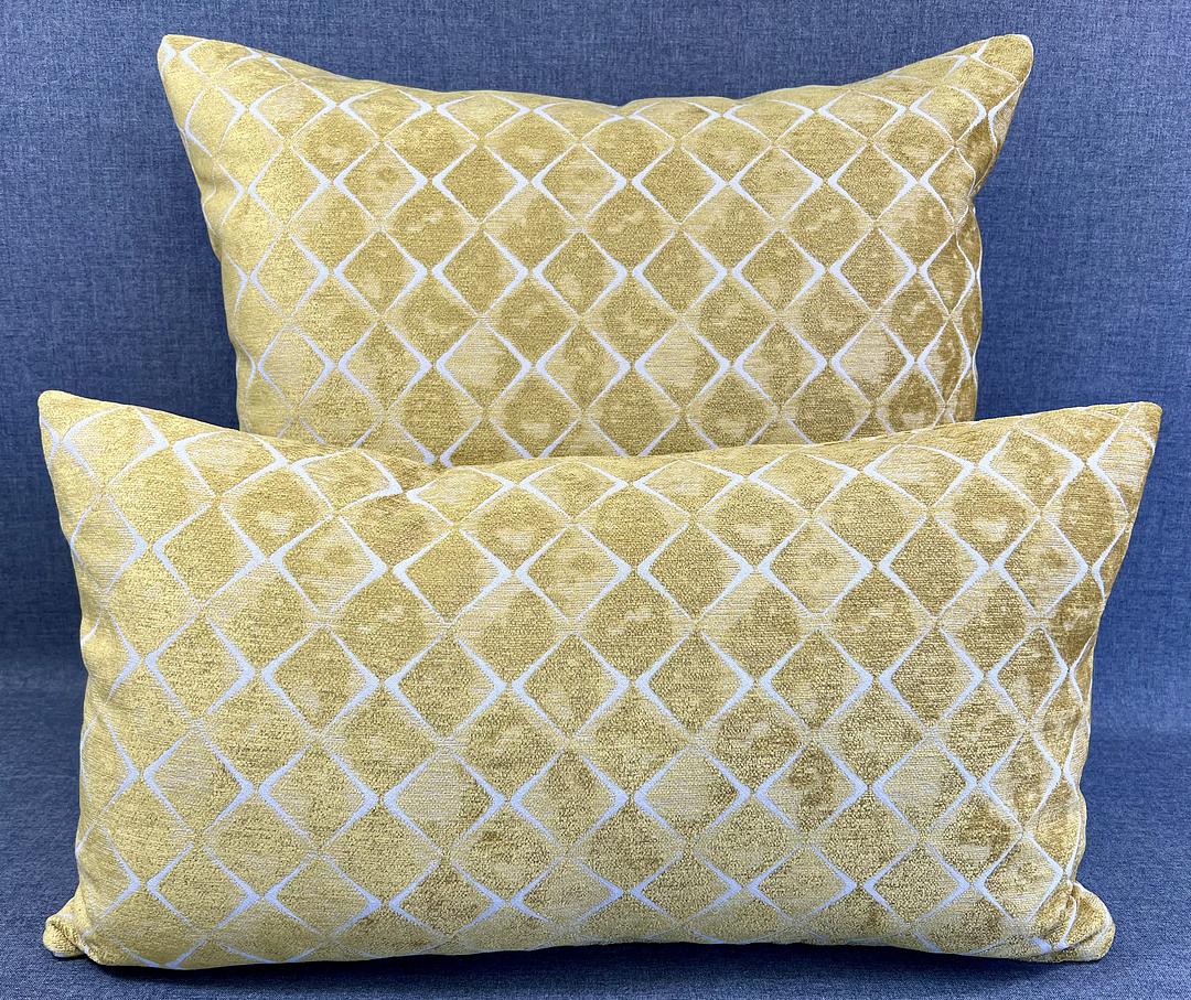 Luxury Pillow – 24" × 24" – Santa Barbara