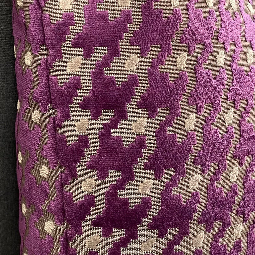 Houndstooth Royal – 24" × 24" Luxury Square Pillow