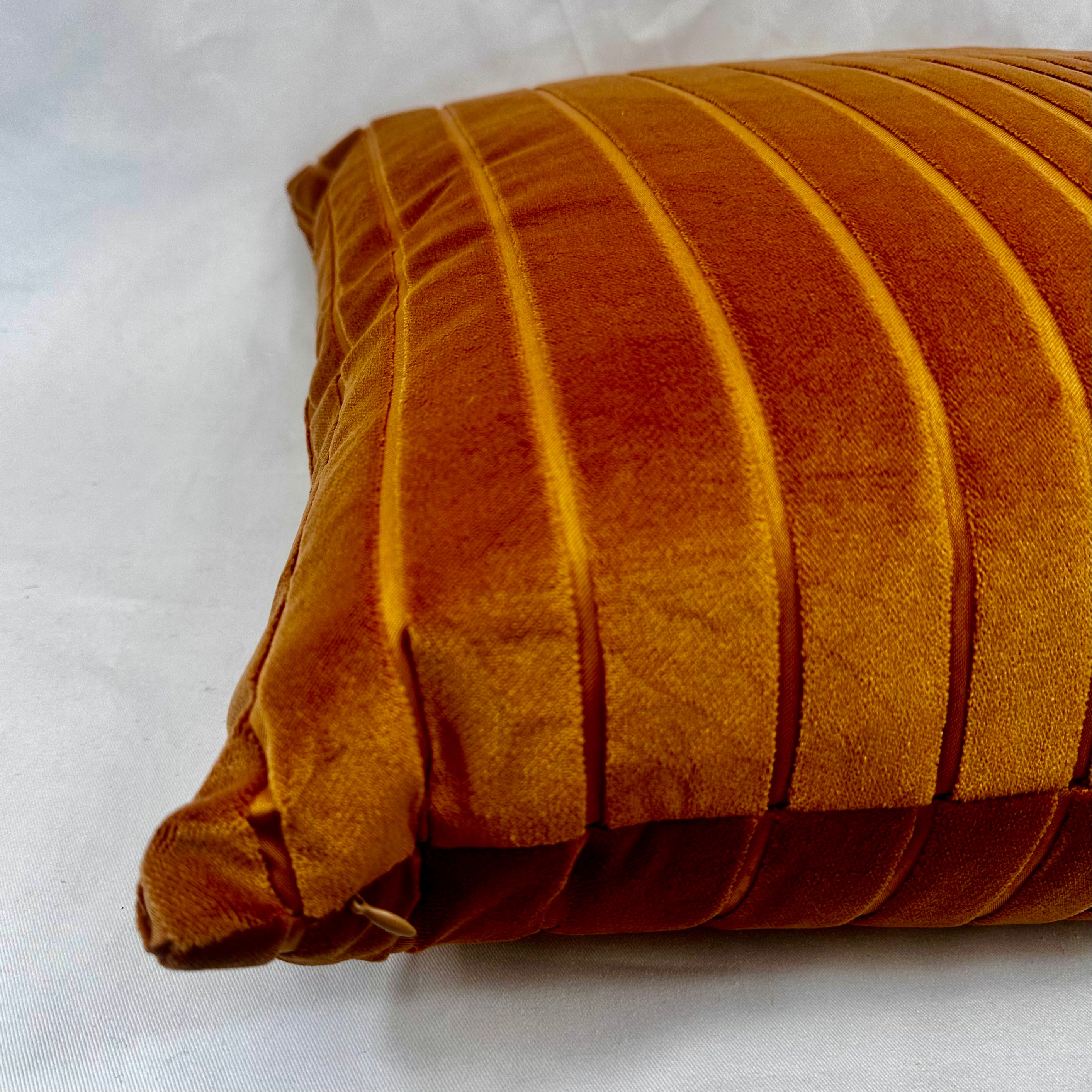 Luxury Pillow – 24" × 24" – Palisade Pumpkin