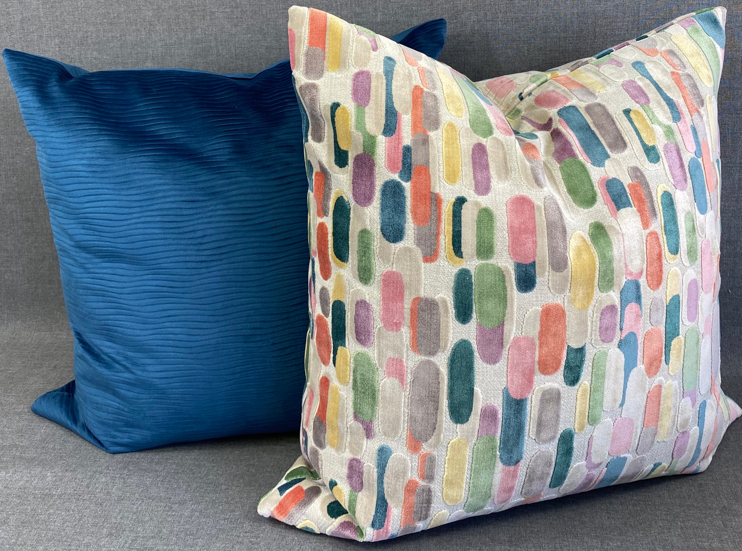 Luxury Pillow – 24" × 24" – Modern Confetti