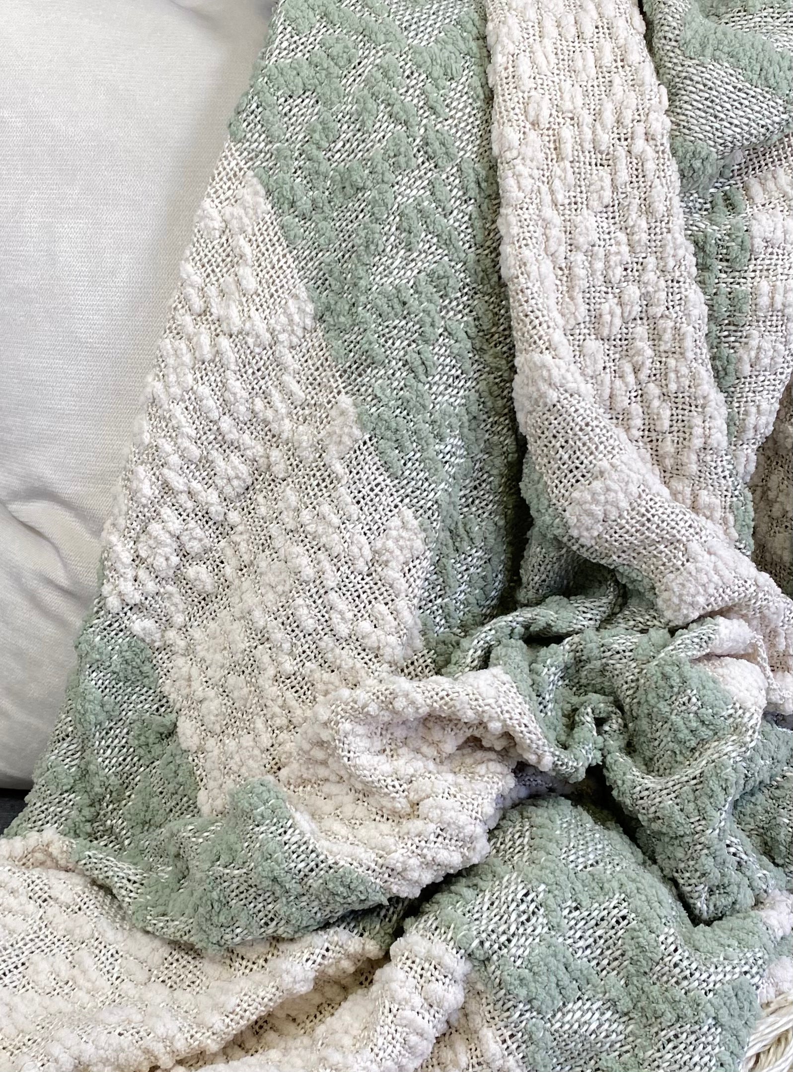 Luxury Throw – 50" × 60" – Sea Green Nubby Design Striped