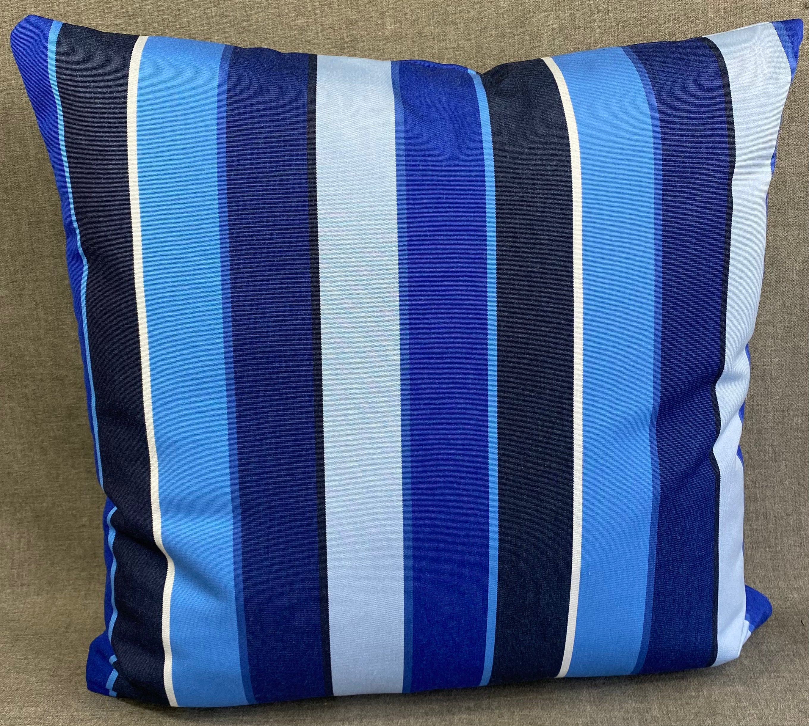 Luxury Outdoor Pillow 22"x 22" - Resort Blue