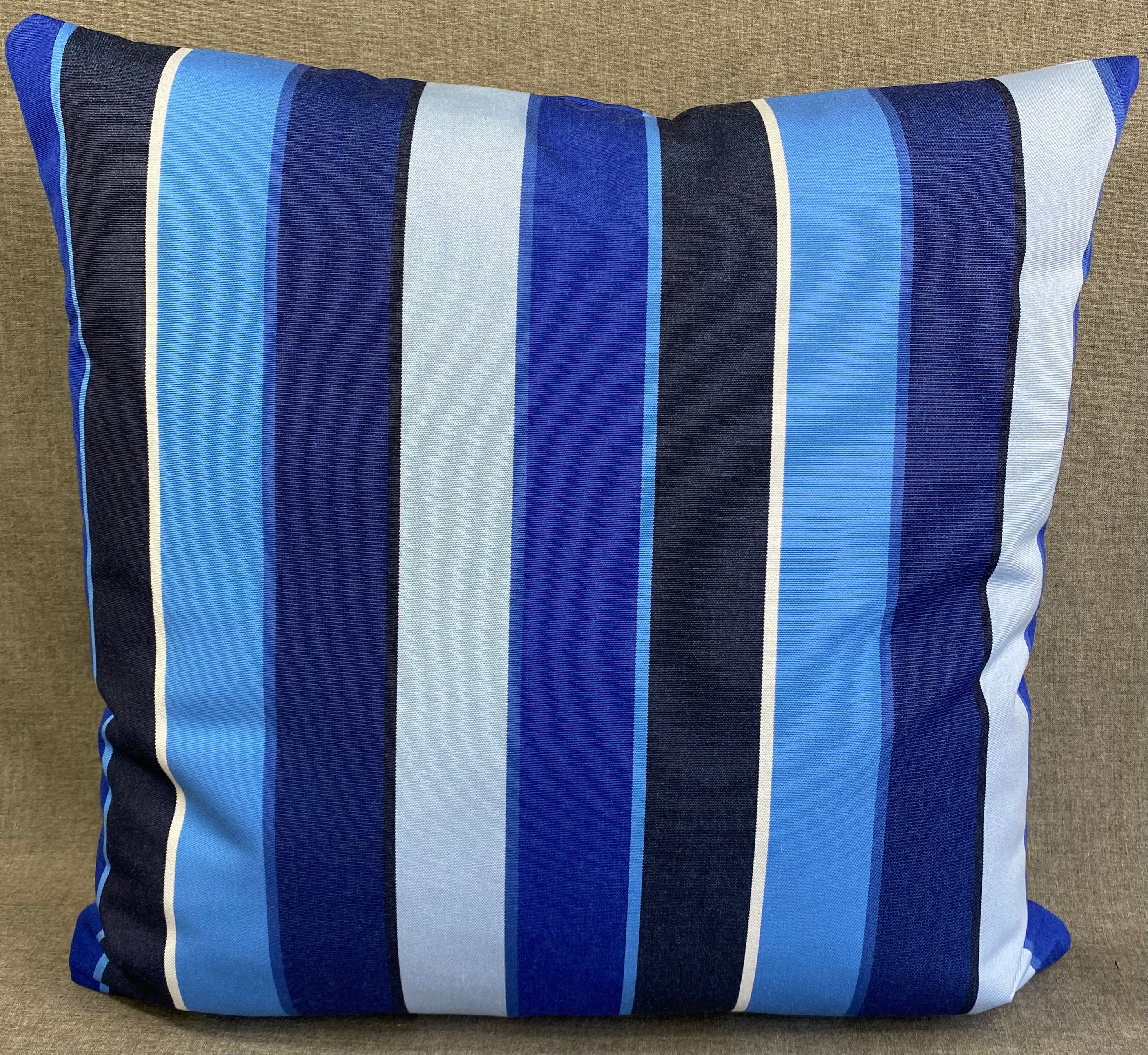 Luxury Outdoor Pillow 22"x 22" - Resort Blue