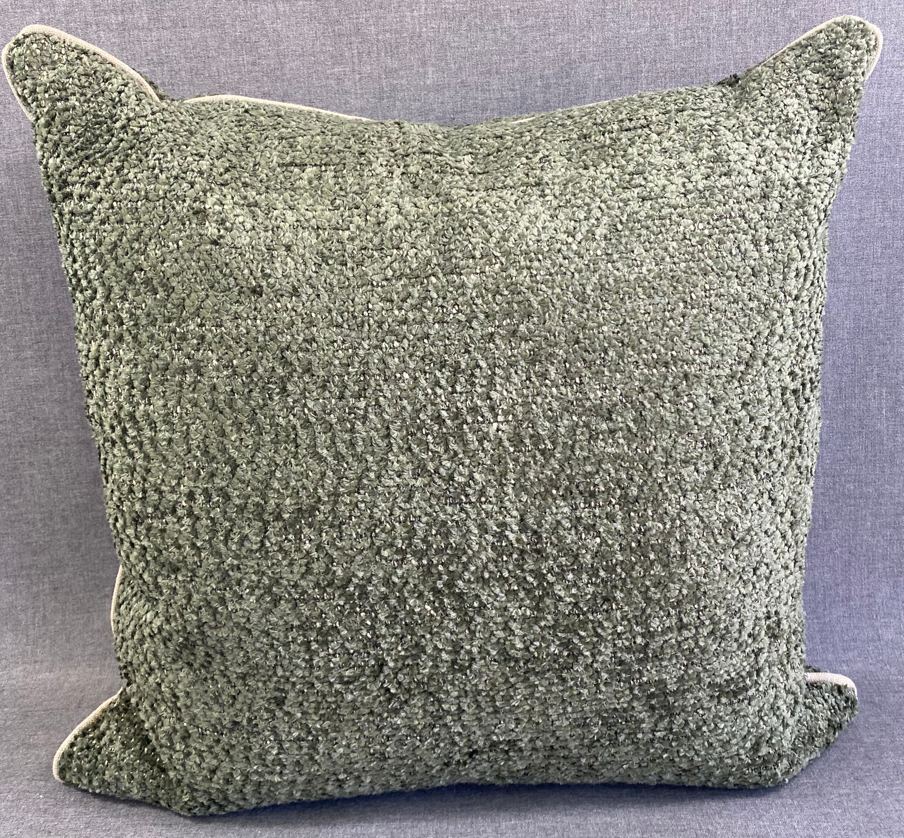 Knubby Moss 24"x24" Luxury Pillow