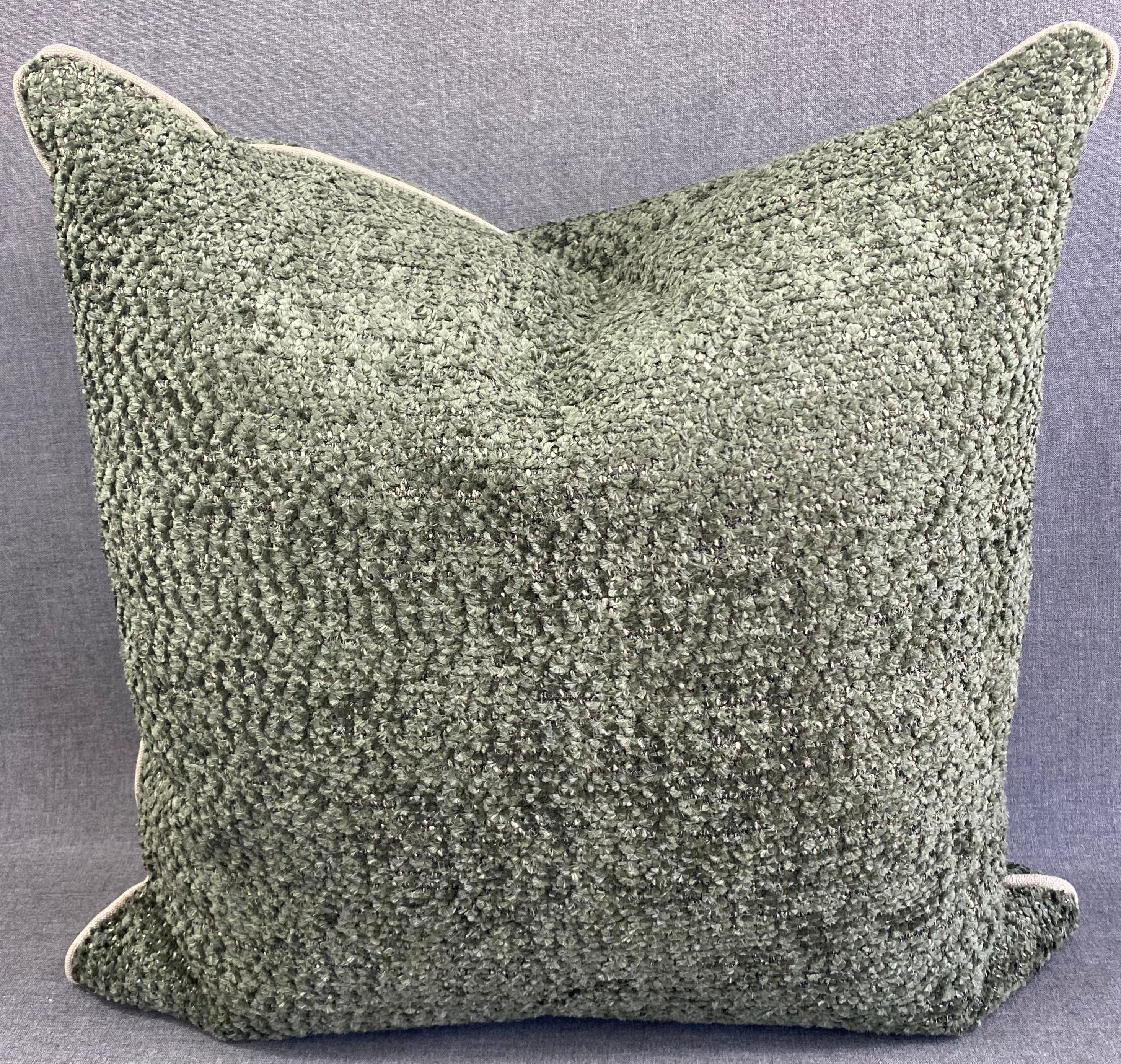 Knubby Moss 24"x24" Luxury Pillow