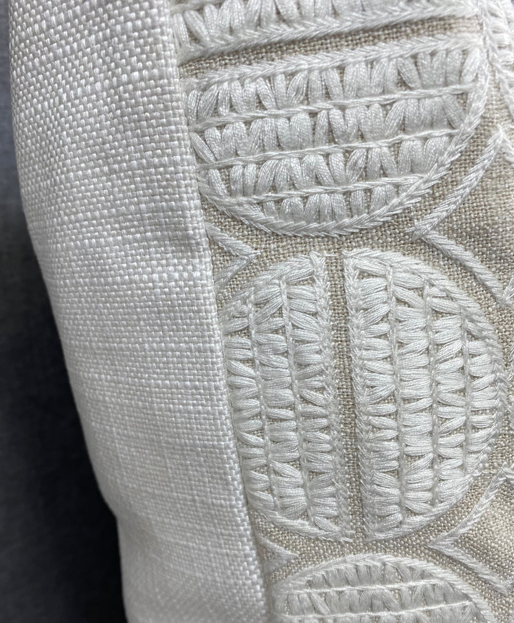 Luxury Pillow - 24" x 24" - Medallions Oyster