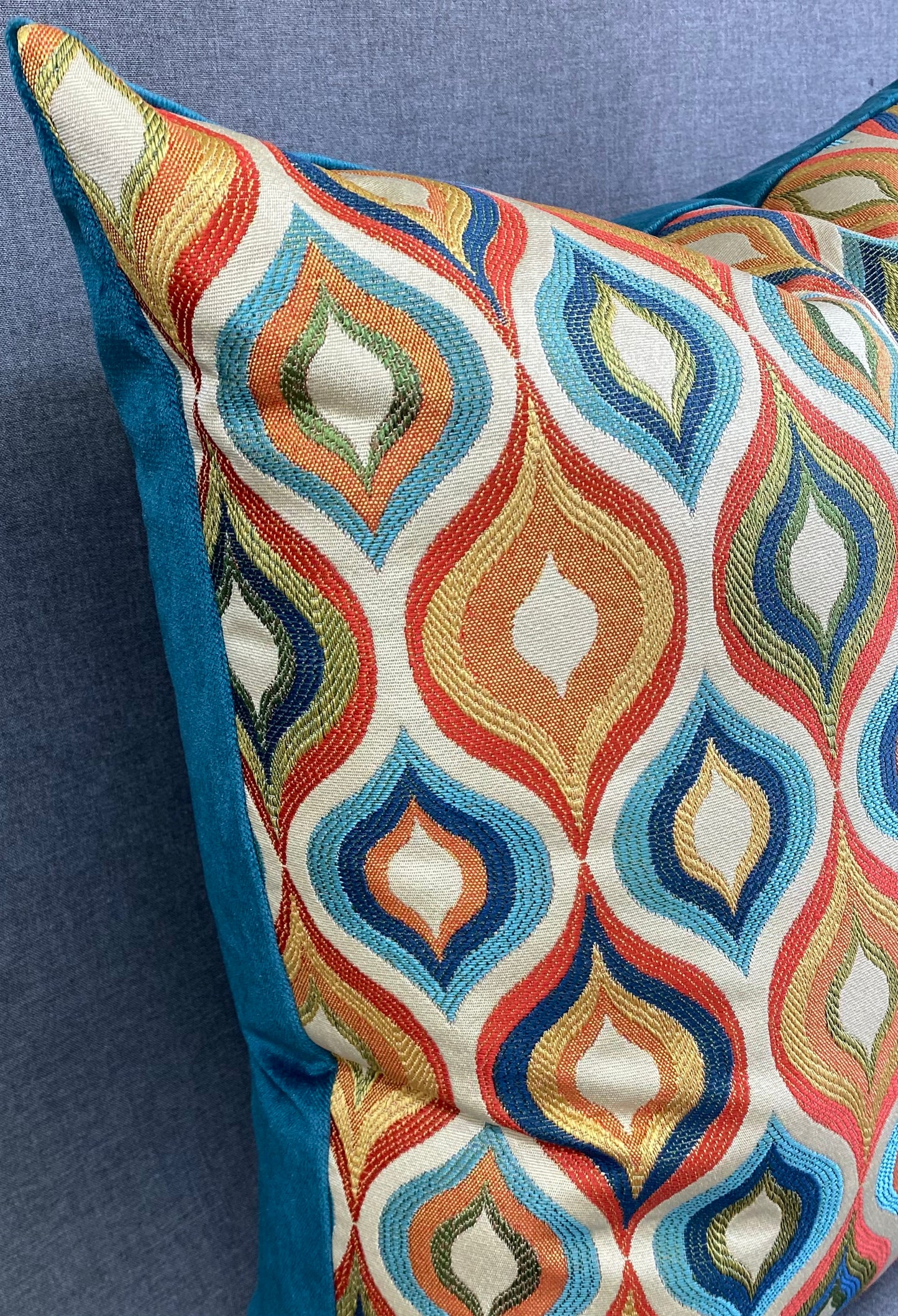 Luxury Pillow - 24" x 24" - Flicker