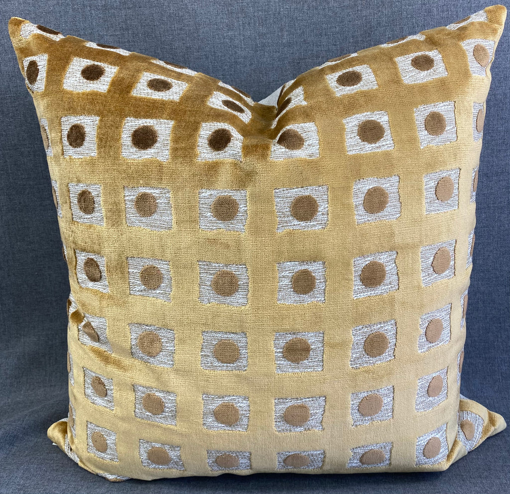 Luxury Pillow – 24" × 24" – Domino Topaz