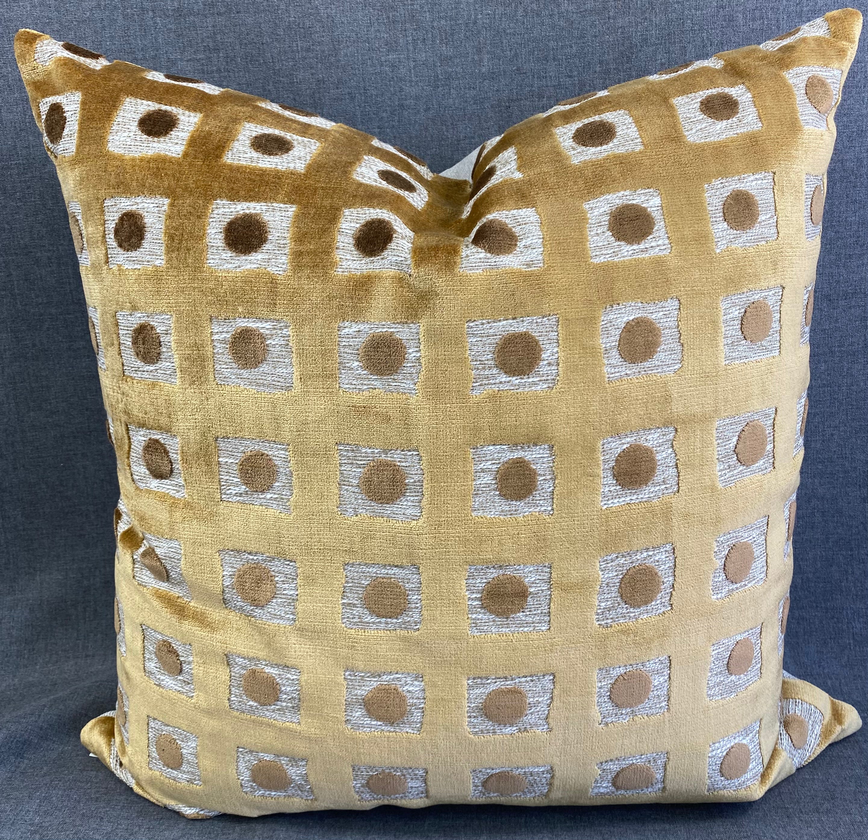 Luxury Pillow – 24" × 24" – Domino Topaz