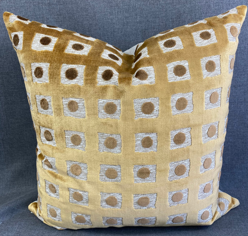 Luxury Pillow – 24" × 24" – Domino Topaz