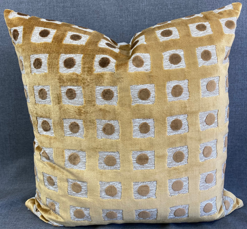 Luxury Pillow – 24" × 24" – Domino Topaz