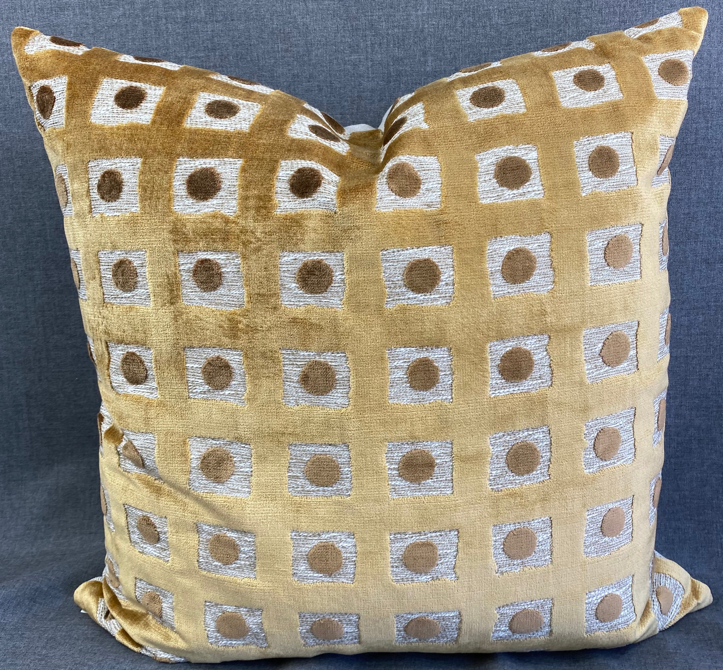 Luxury Pillow – 24" × 24" – Domino Topaz
