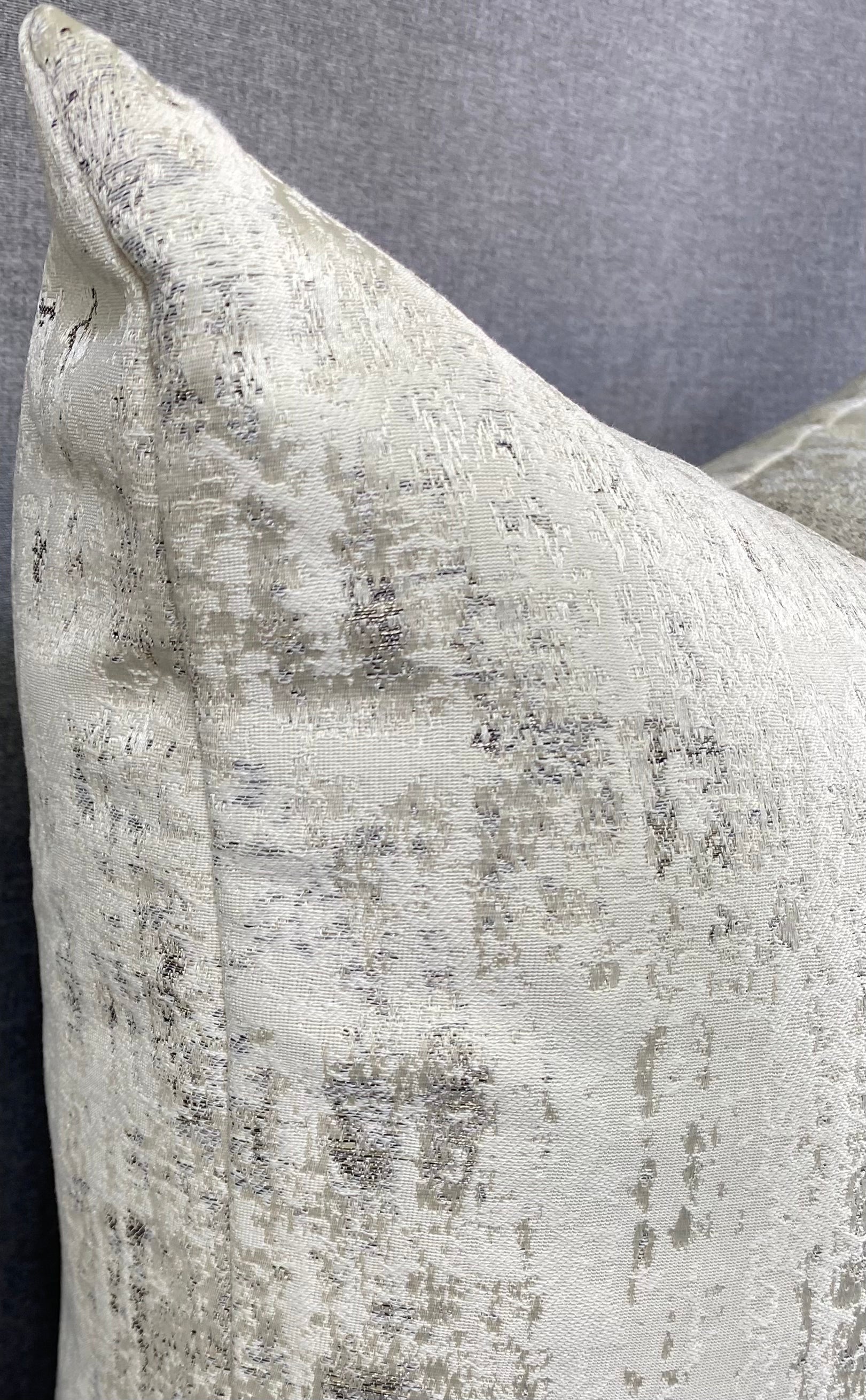 Luxury Pillow – 24" × 24" – Aurora Ice