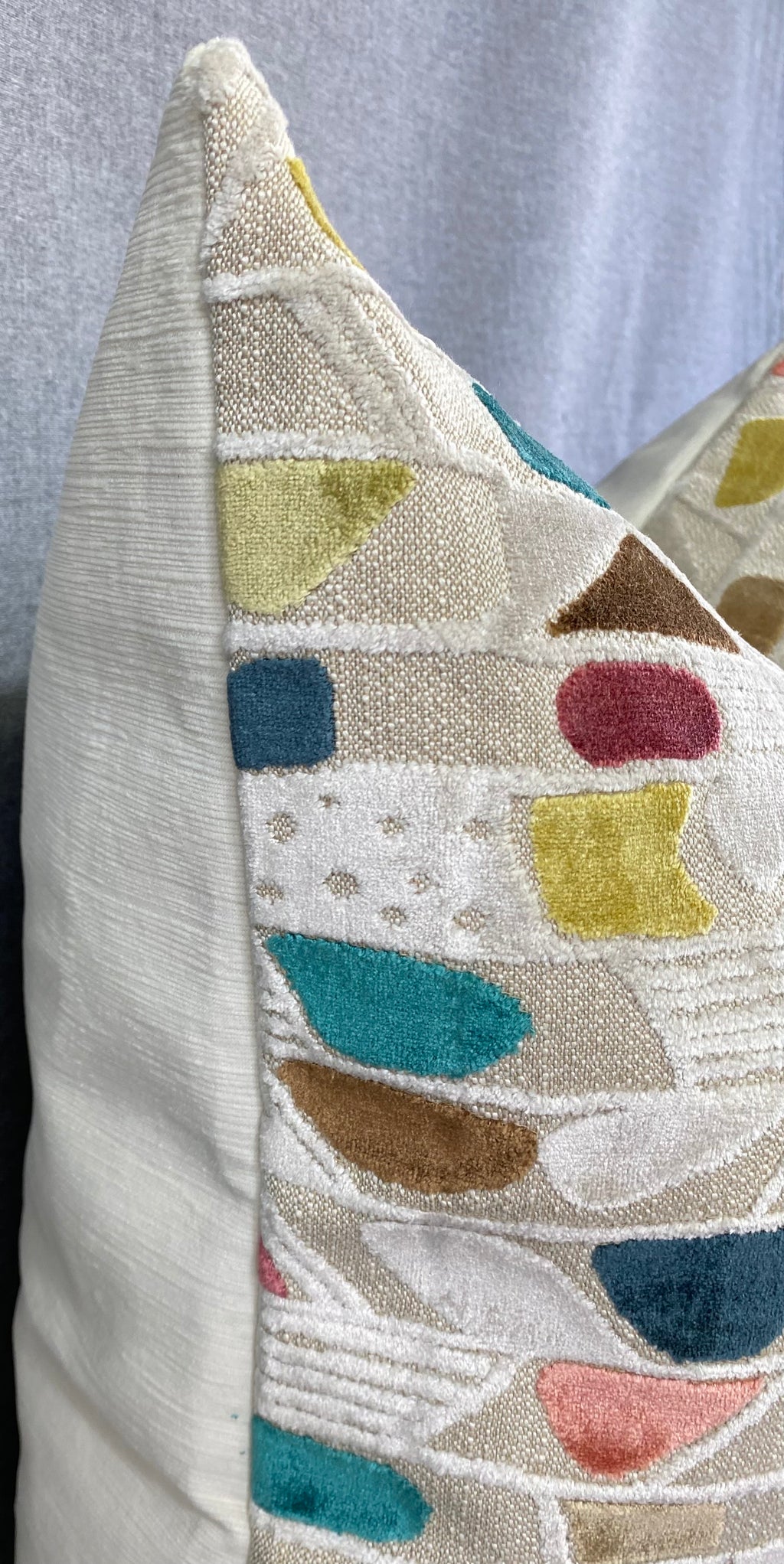 Luxury Pillow – 24" × 24" – Waldo