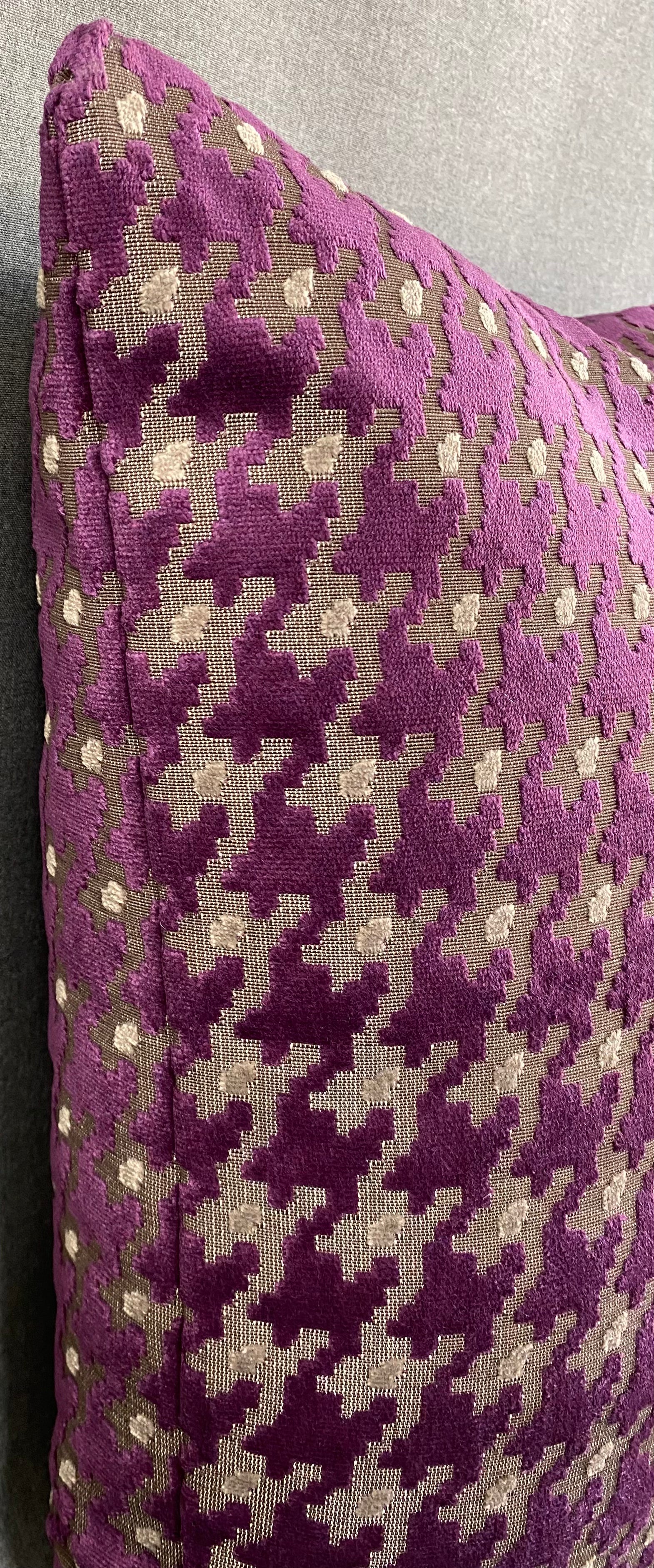 Luxury Pillow - 24" x 24"- Houndstooth Royal