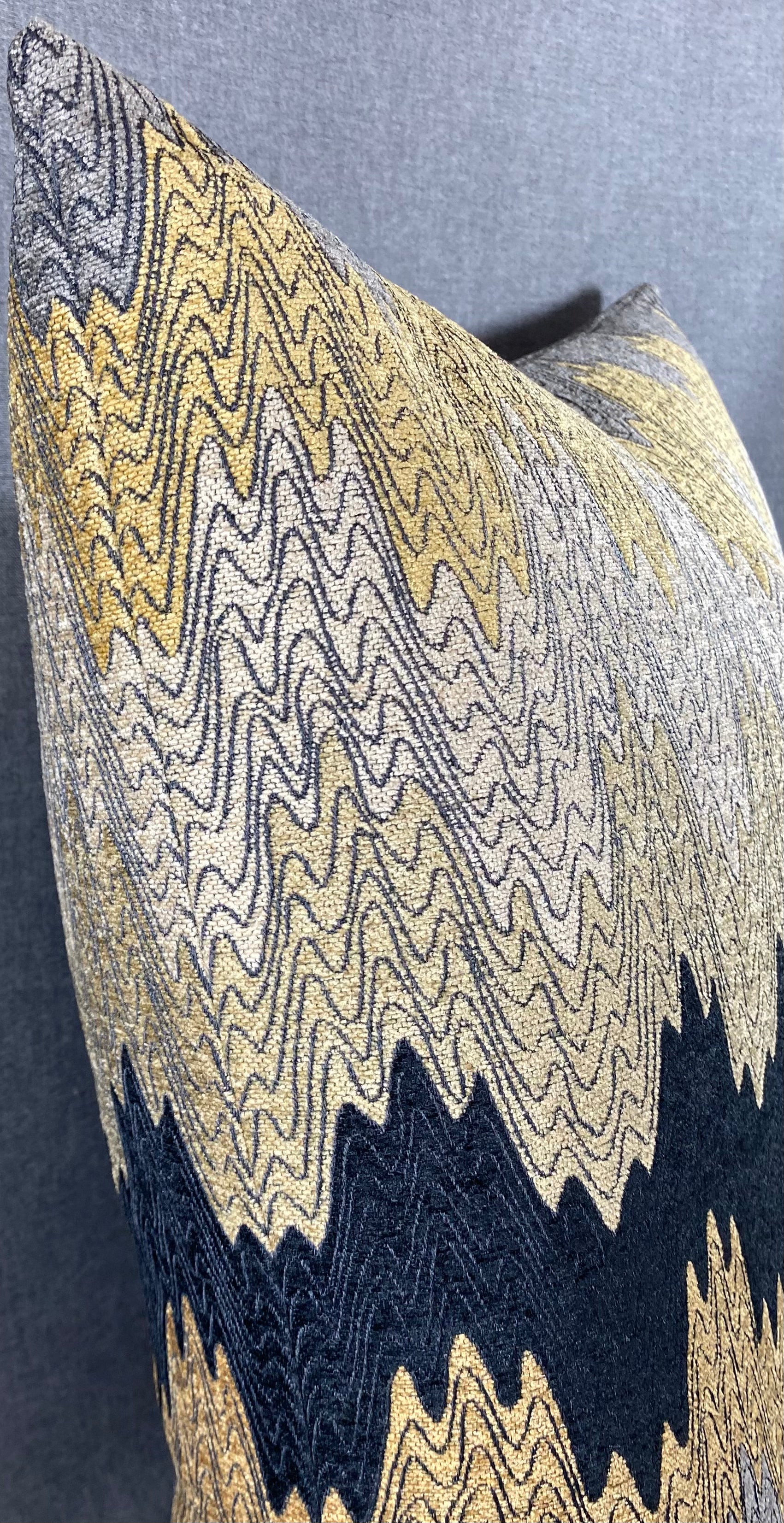 Luxury Pillow - 24" x 24"- Seismic