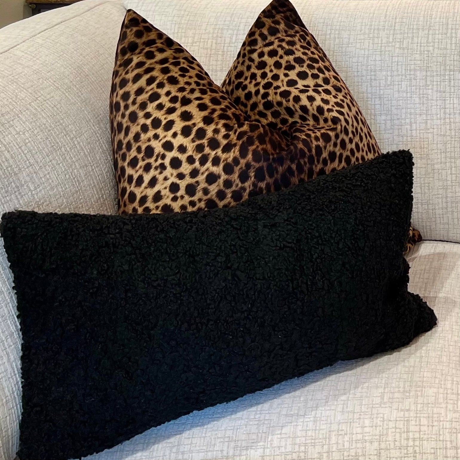 Luxury Pillow – 24" × 24" – Lupe's Leopard