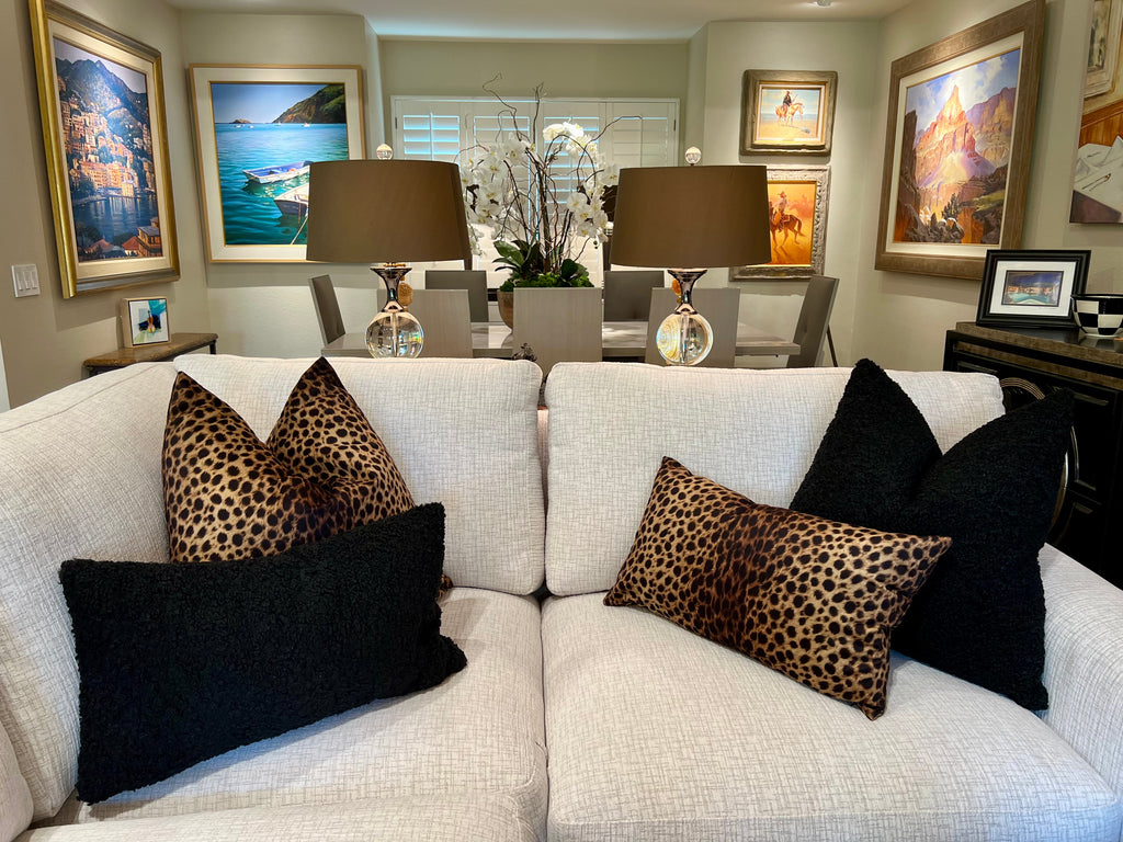 Luxury Pillow – 24" × 24" – Lupe's Leopard