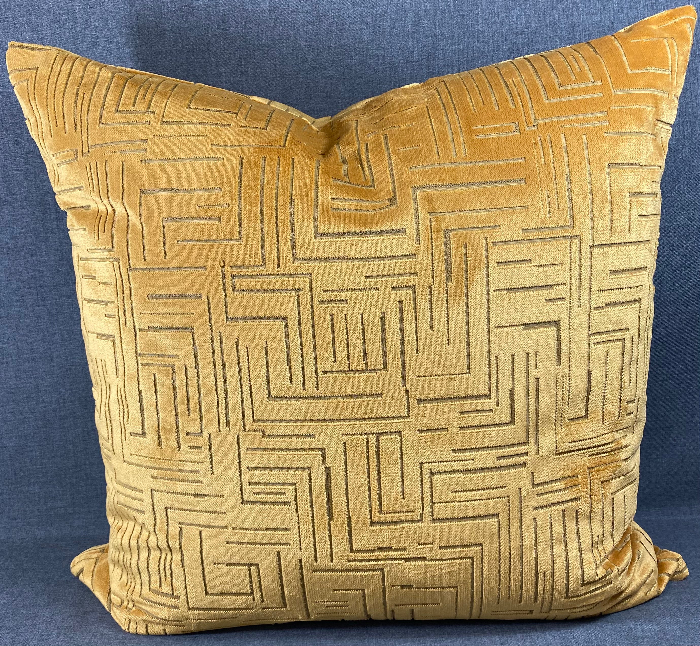 Luxury Pillow – 24" × 24" – Klint Gold