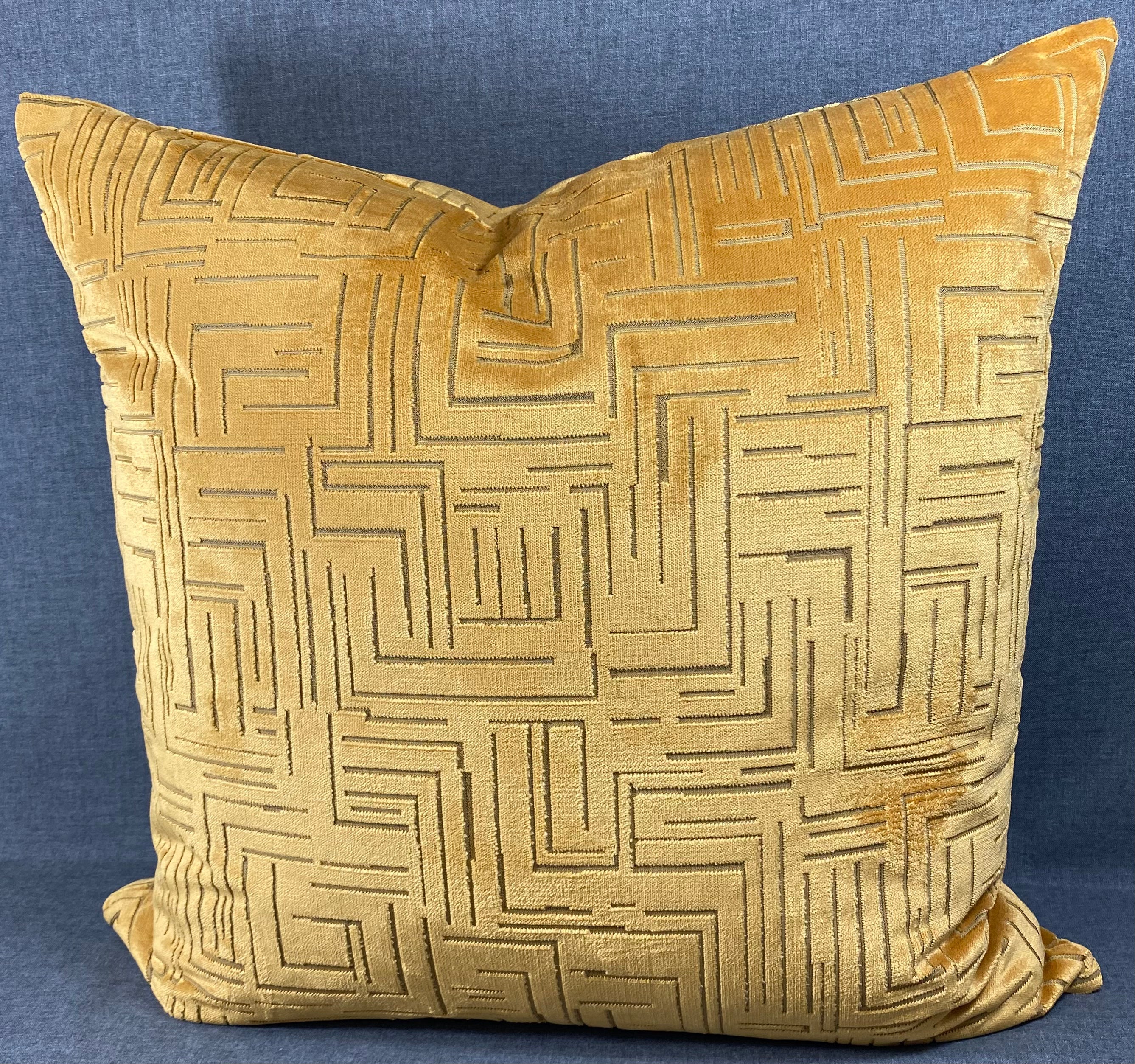 Luxury Pillow – 24" × 24" – Klint Gold