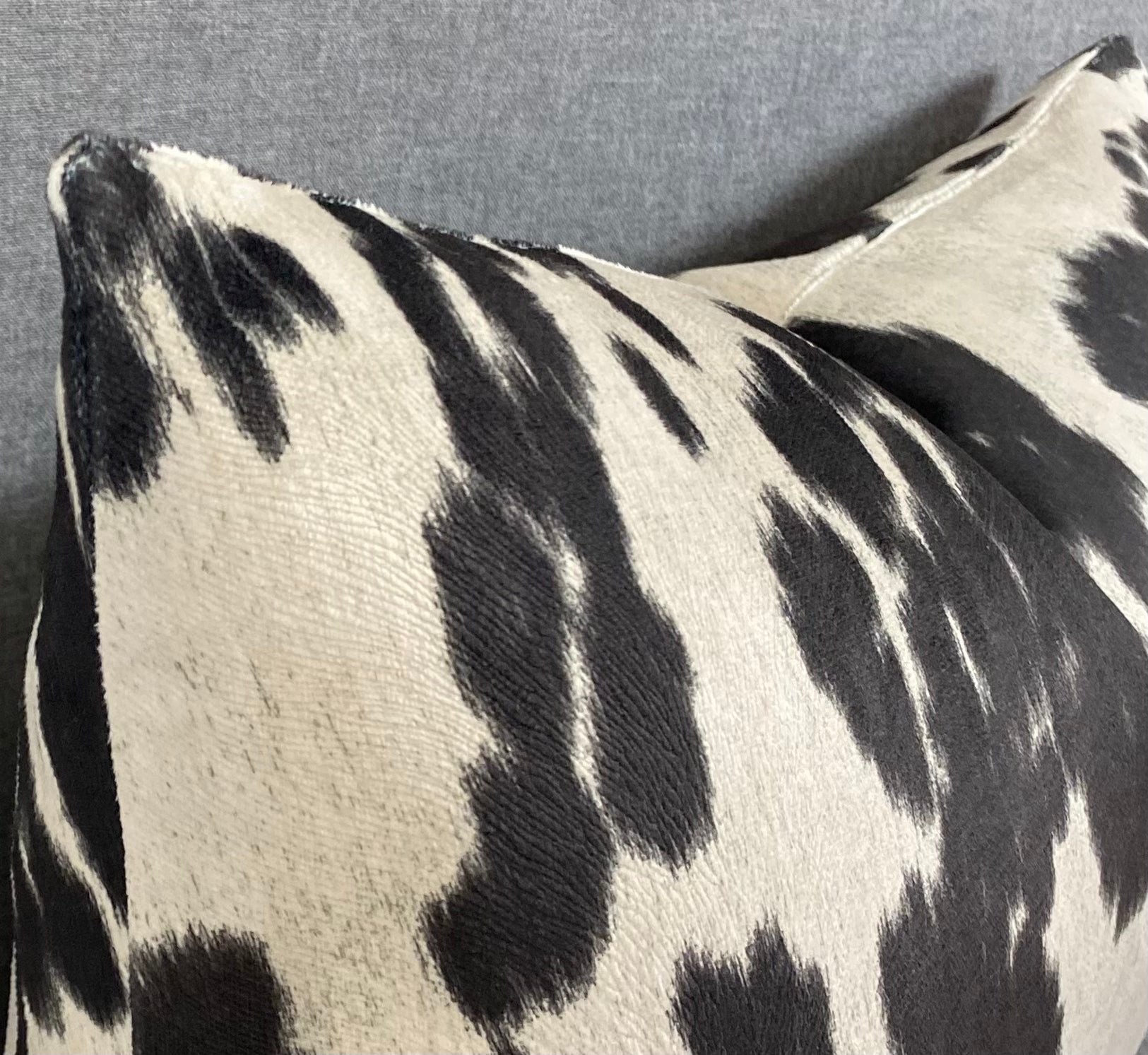 Luxury Lumbar Pillow – 24" × 14" – Yellowstone Ranch-Black