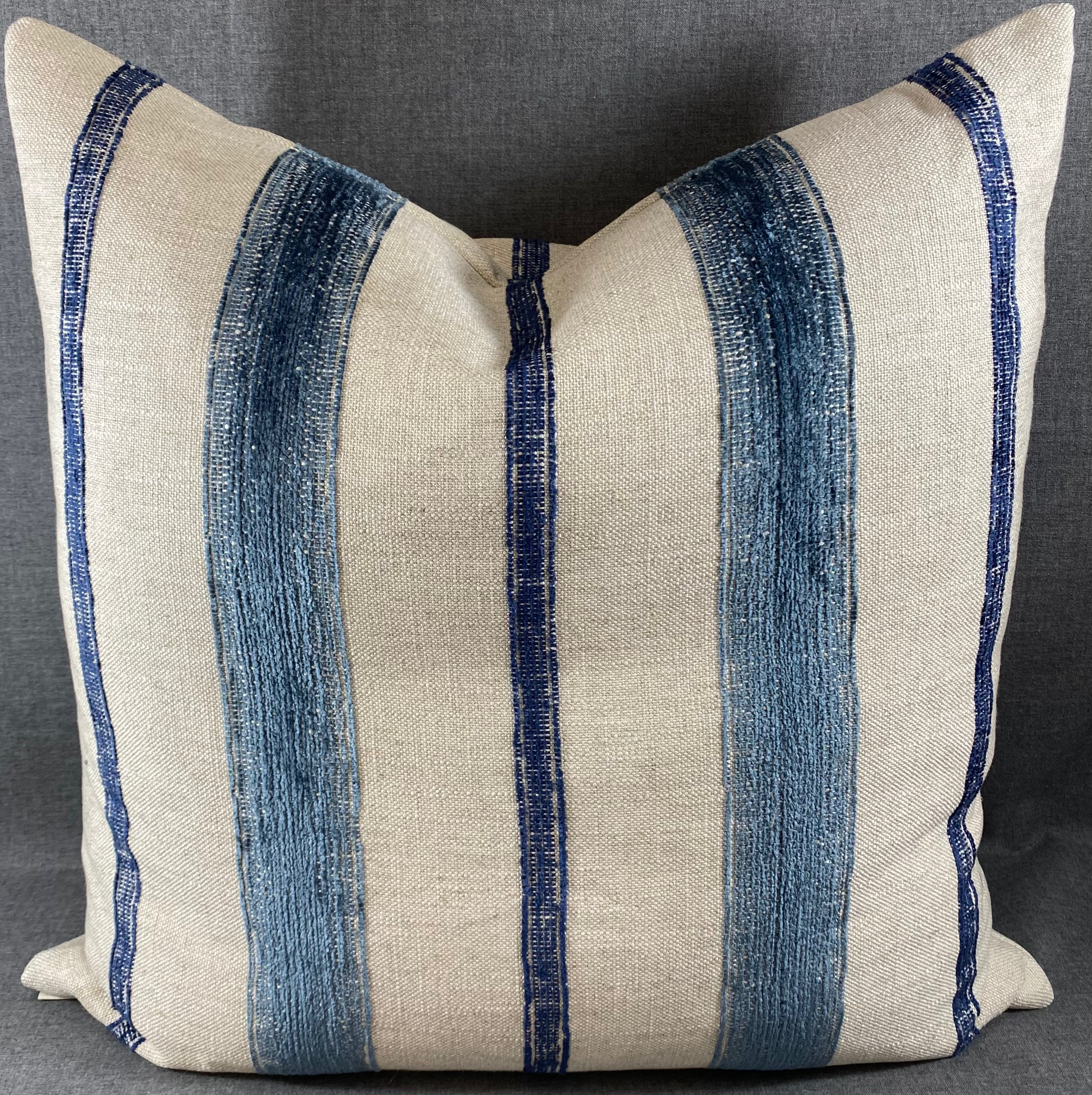 Luxury Pillow - 24" x 24"- Lindor Mineral