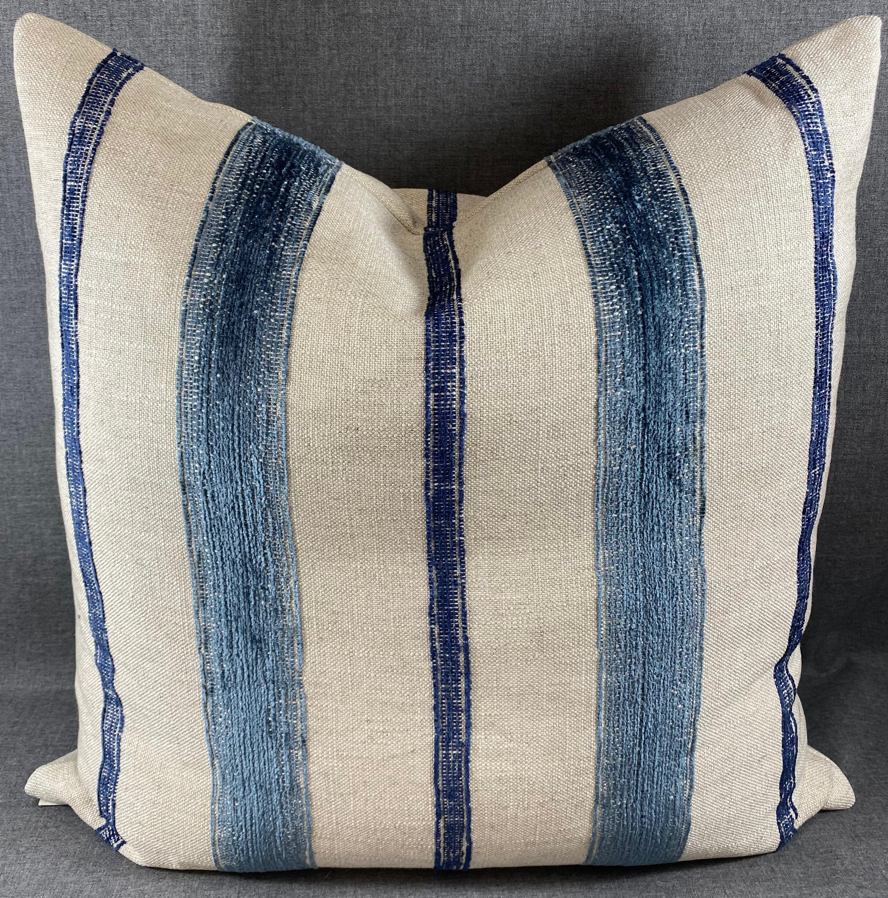 Luxury Pillow - 24" x 24"- Lindor Mineral