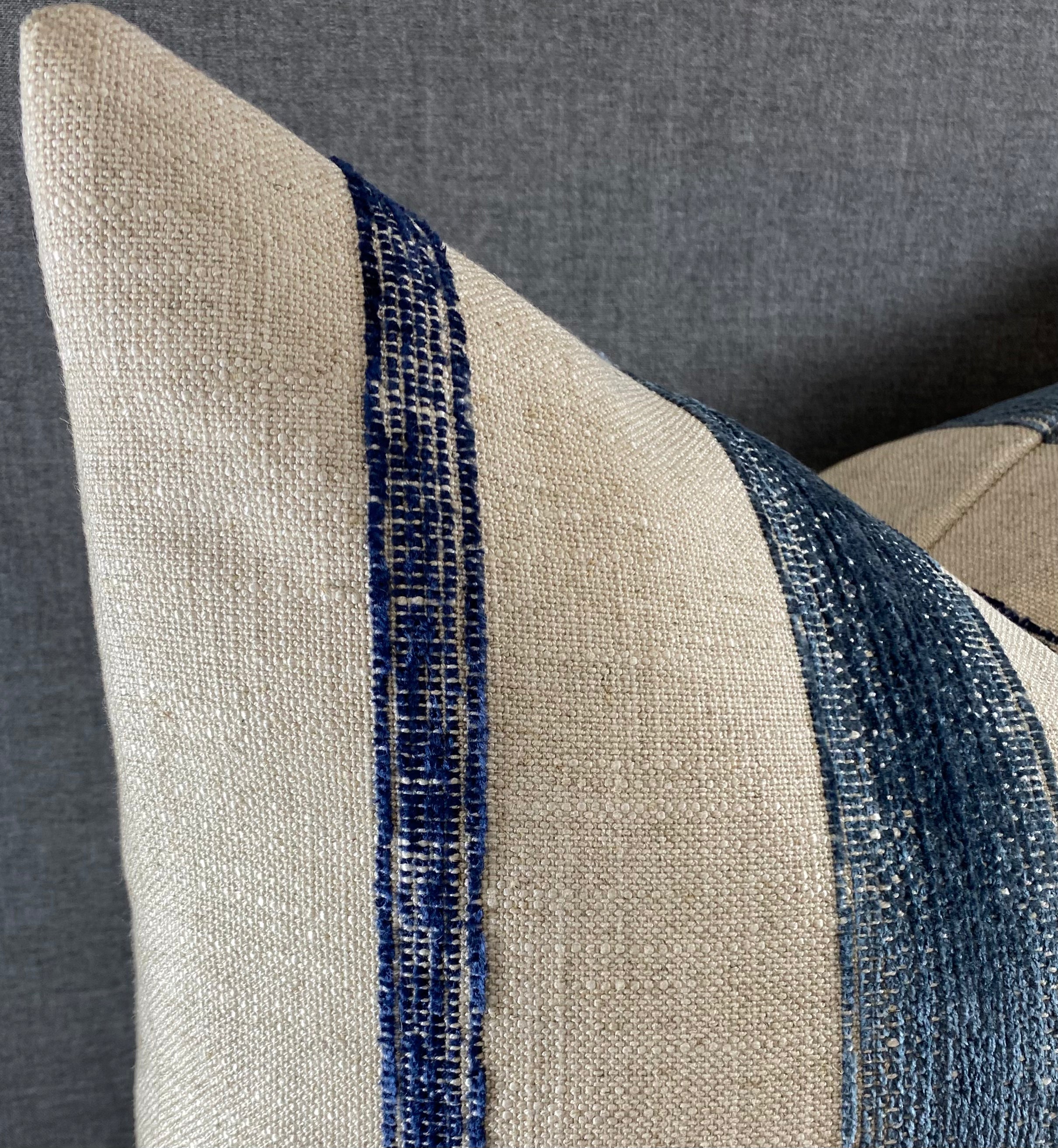 Luxury Pillow - 24" x 24"- Lindor Mineral