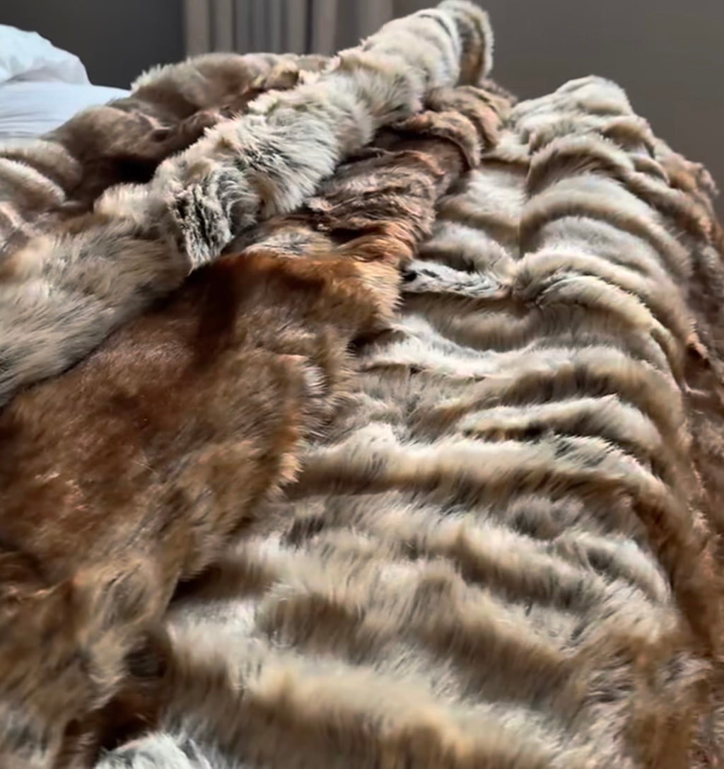 Luxury Throw – 60" × 80" – Red Fox