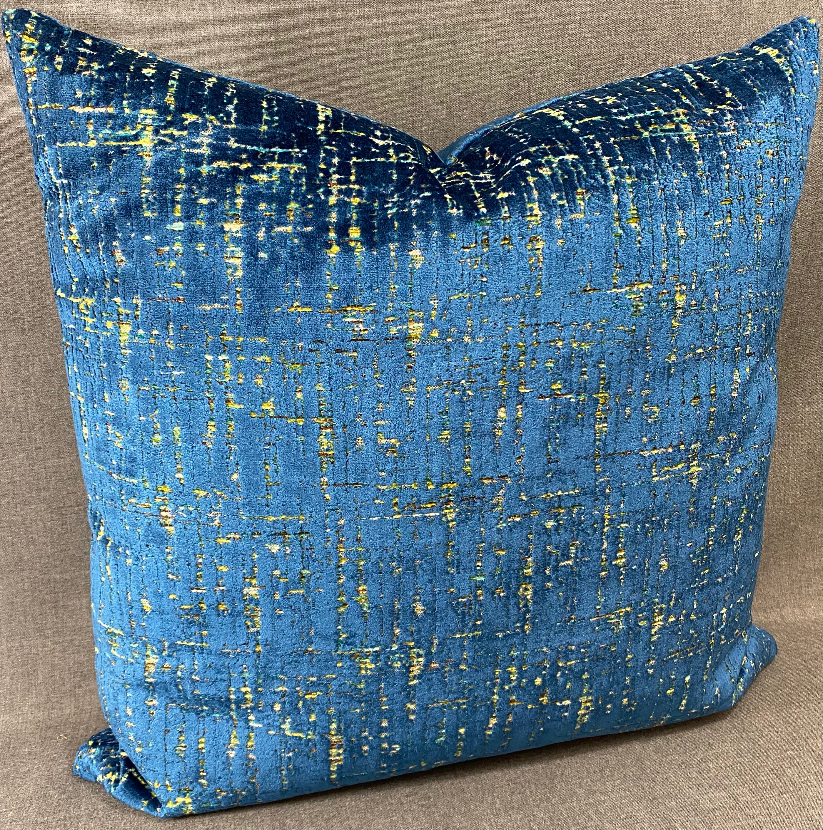 Luxury Pillow – 24" × 24" – Moonstruck Blue