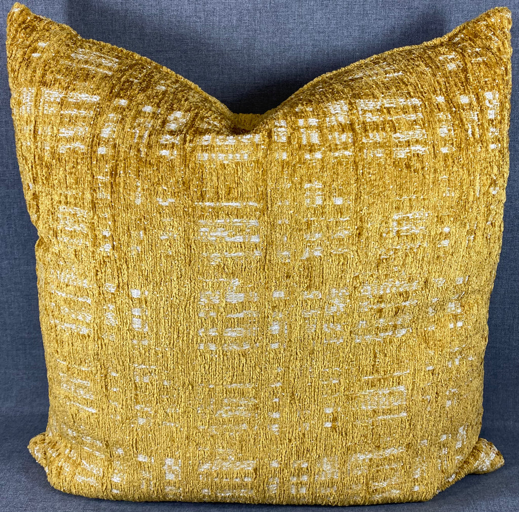 Luxury Pillow – 24" × 24" – Collateral Golden