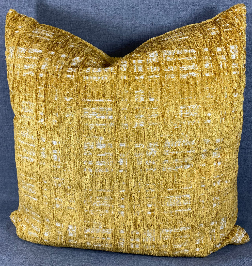 Luxury Pillow – 24" × 24" – Collateral Golden