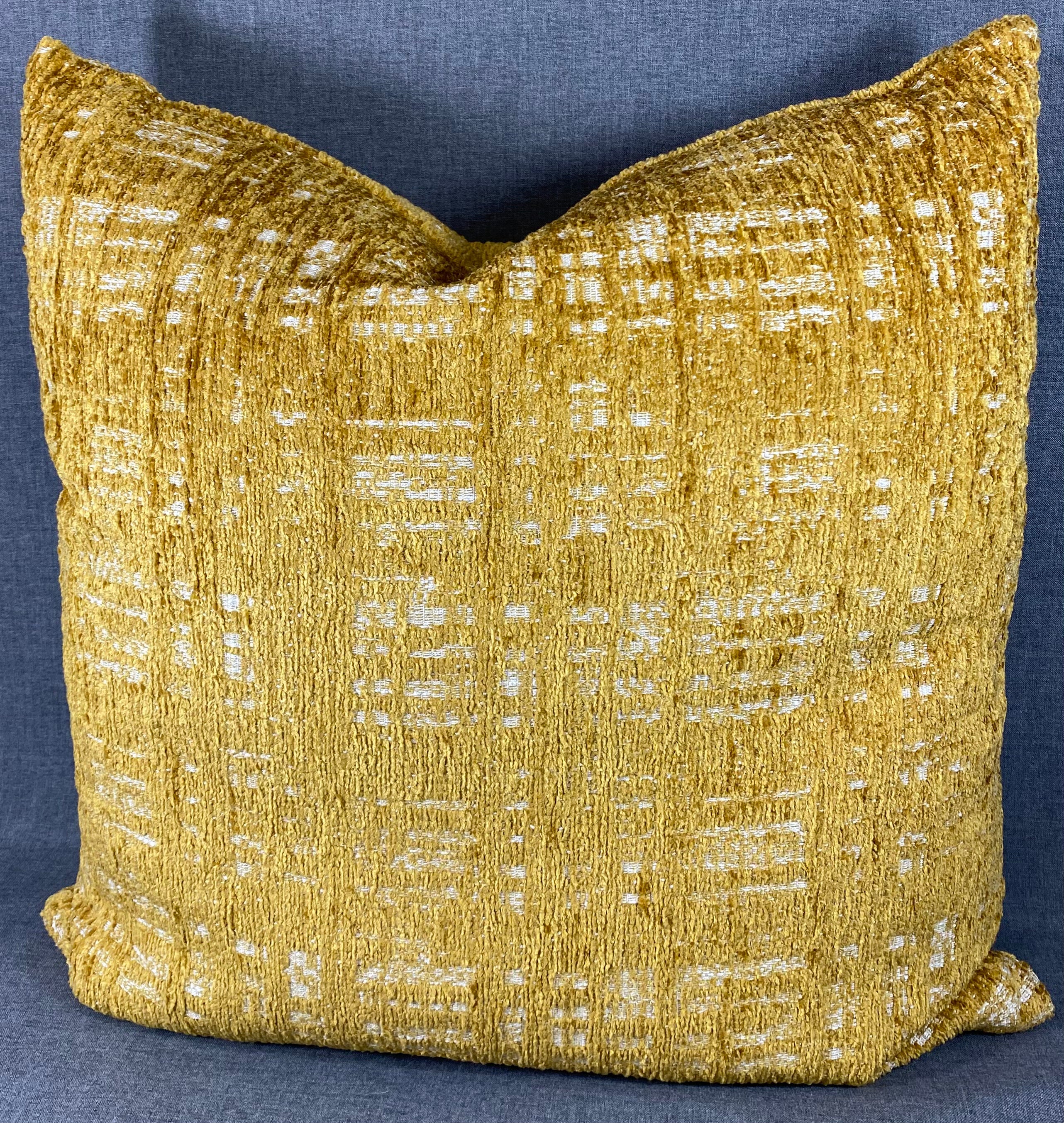 Luxury Pillow – 24" × 24" – Collateral Golden