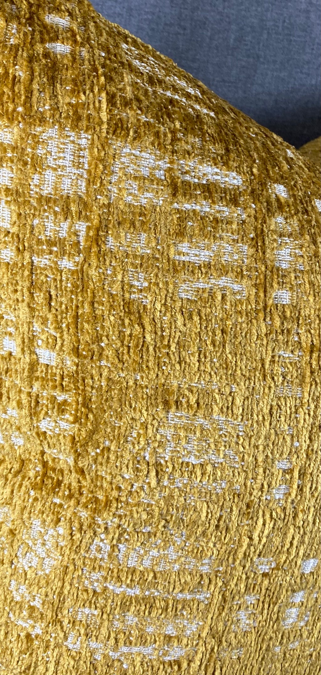 Luxury Pillow – 24" × 24" – Collateral Golden