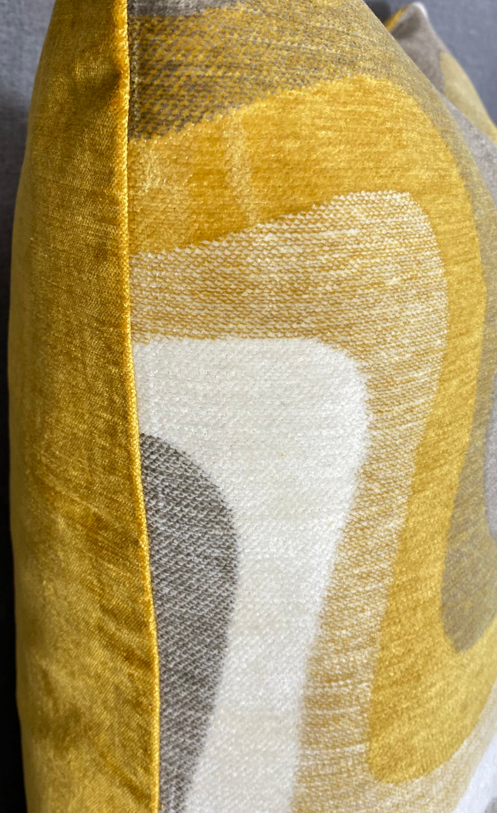 Luxury Pillow - 24" x 24" - Saffron Swirl